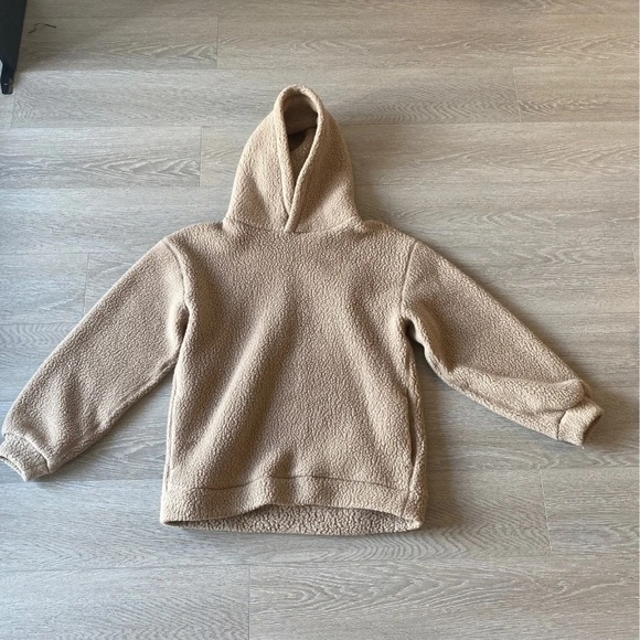 Aritzia Tops - Aritzia oversized teddy bear sweatshirt